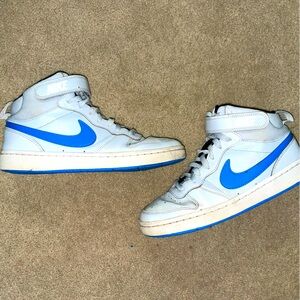 SOLD NIKE COURT BOROUGH SIZE 7Y